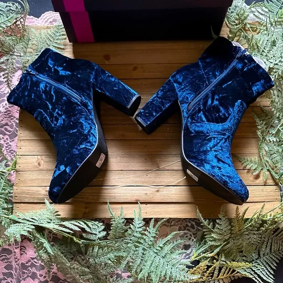 NIB Lane Bryant Velvet Blue Booties - Picture 2 of 5